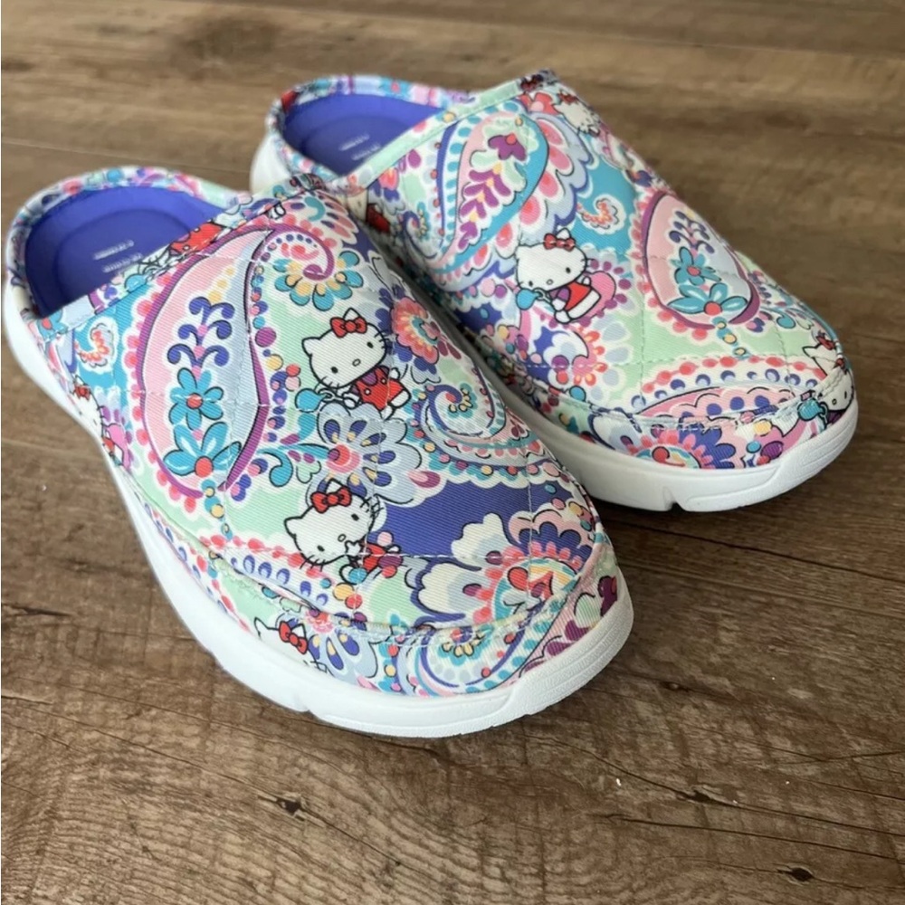 Hello Kitty Size 7 Slip On Vera Bradley Cloud 2-Mile Mule